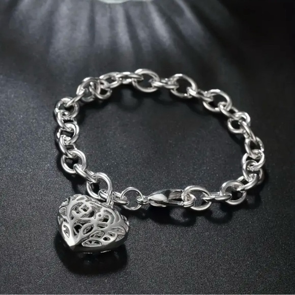 Exquisite Hollow Out Love Pendant Bracelet for Men and Women - NWT - Picture 1 of 5